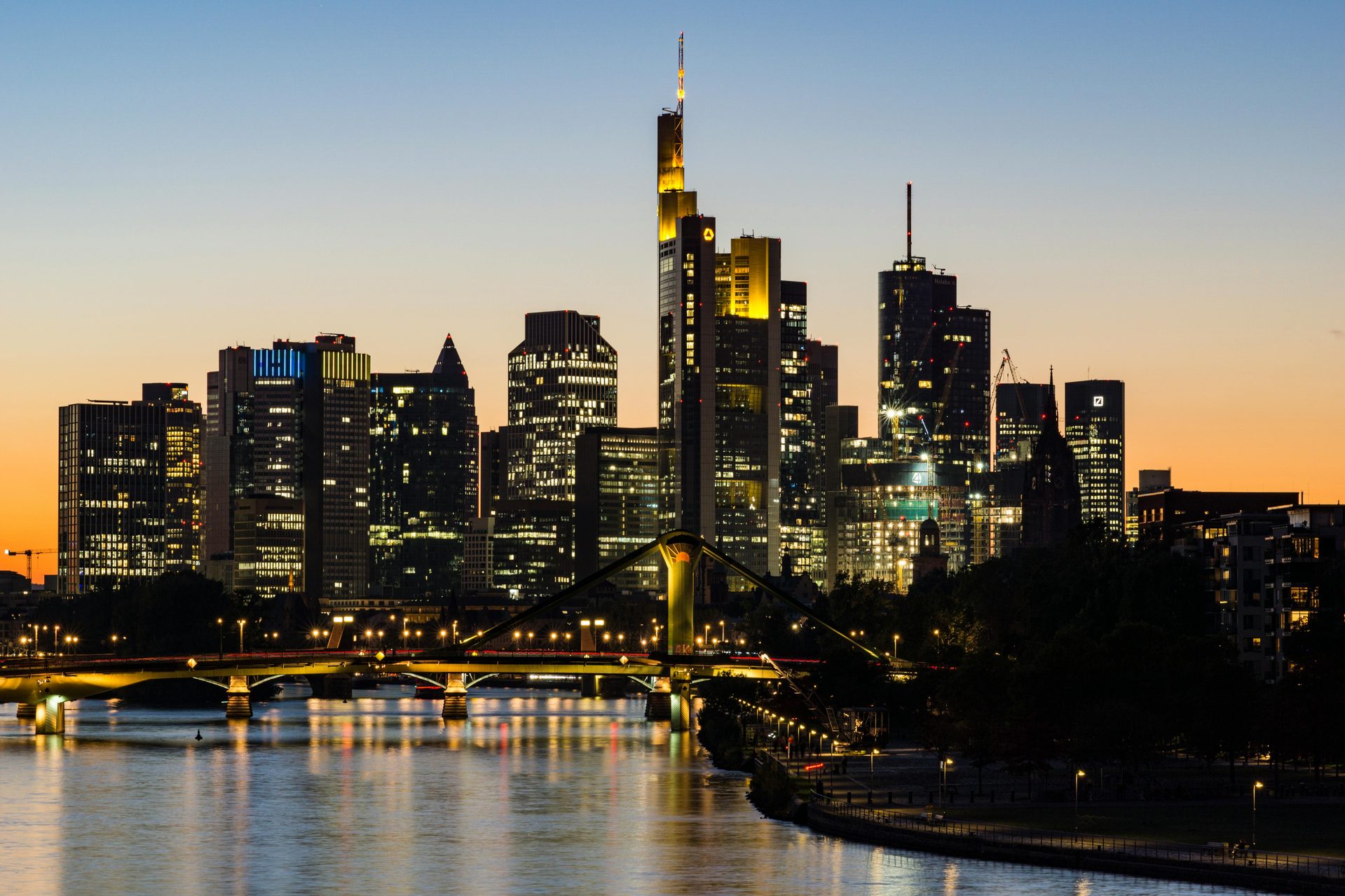 Frankfurter Skyline bei Sonnenuntergang